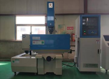 ZNC火花機，實用型電火花-仁光